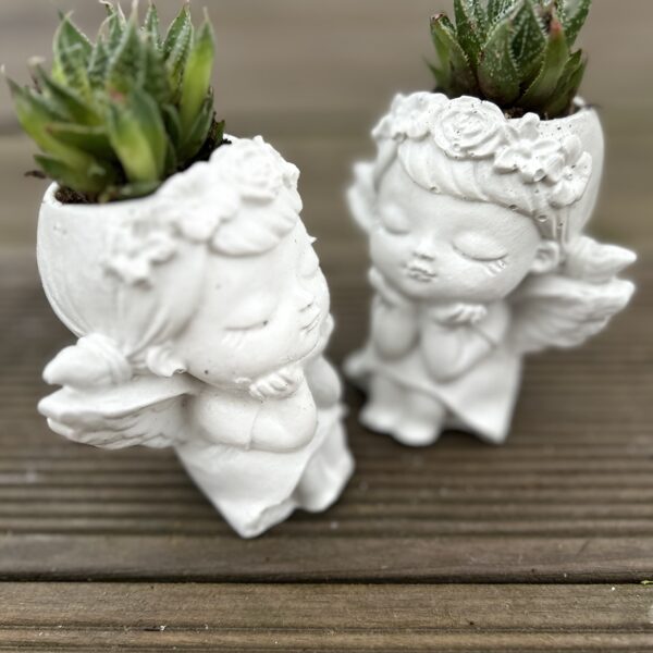 Ģipša meitene C ar sukulentu 7,00 6x6x6cm 