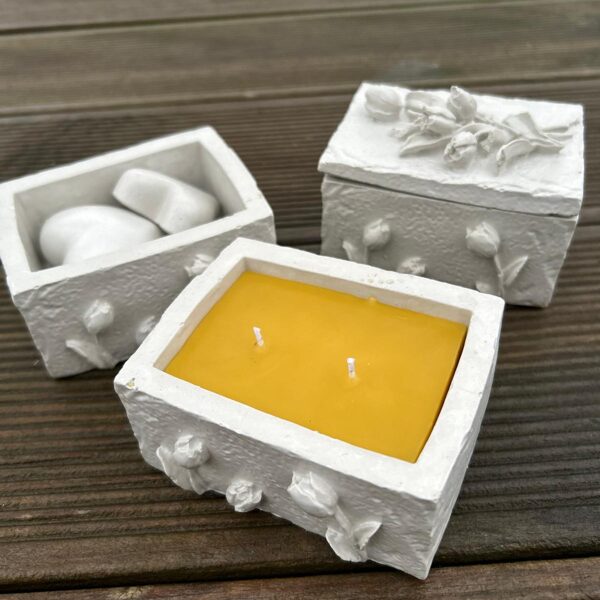 Ģipša lādiīte ar vaska sveci 10,00