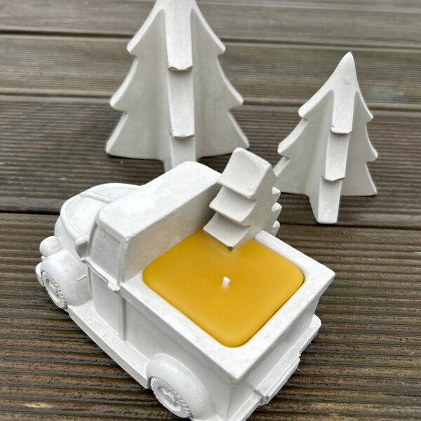 Ģipša auto ar vaska sveci 9,00