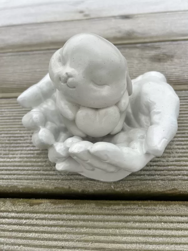 Ģipša rokas 15x15x7cm 8,00  Ģipša zaķis 9x7x6cm 4,00