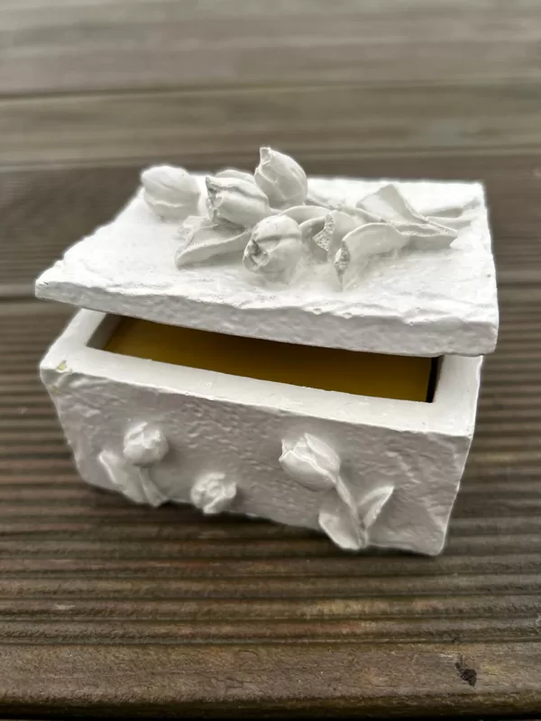 Ģipša lādīte ar vaska sveci 9,00 9x7x4cm
